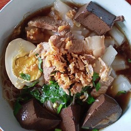 ก๋วยจั๊บ ครัวเจ๊แดง