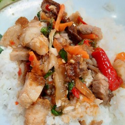 ข้าวกระเพราหมูกรอบ