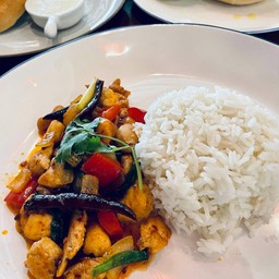 Chicken with Cashew Nuts ไก่ผัดเม็ดมะม่วง