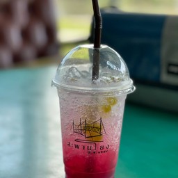 สตรอว์เบอร์รี่โซดา