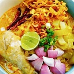 ข้าวซอยน่องไก่ พิเศษ