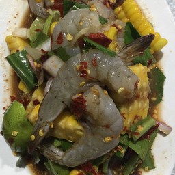 ยำกุ้งสดข้าวโพดน้ำปลาร้า