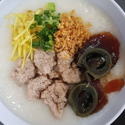 โจ๊กหมูเด้ง ไข่เยี่ยวม้า