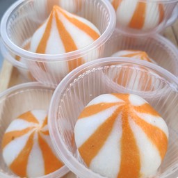 ลูกชิ้นปลาไส้สลัดไข่กุ้ง