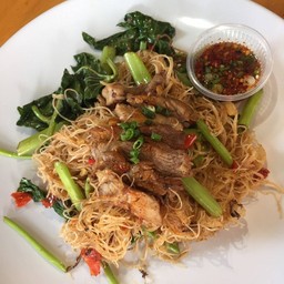 ผัดหมี่คอหมูย่าง