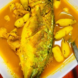 แกงส้มปลาทูสดมันขี้หนู