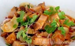 ยำหมูกรอบ