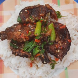 ข้าวกระเพราปลาดุกทอด