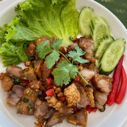 หมูกรอบคั่วพริกเกลือแซ่บ