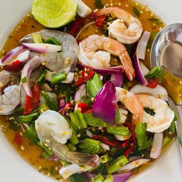 ยำกุ้งสองใจ