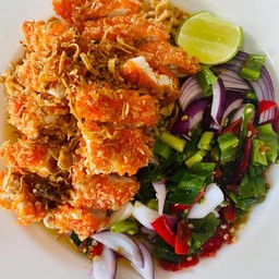 ยำมาม่าไก่กรอบ