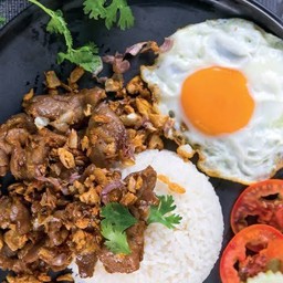 ข้าวเนื้อกระเทียม