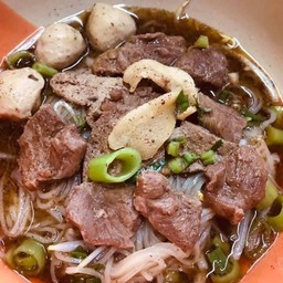 ก๋วยเตี๋ยวหมูตุ๋น