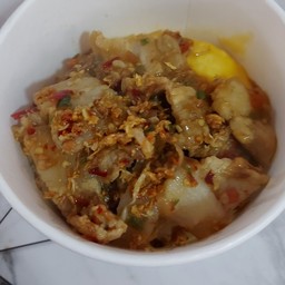 ข้าวไข่นุ่มหมูสามชั้นคั่วพริกเกลือ
