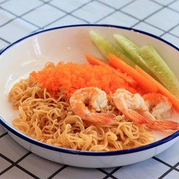 มาม่าผัดกุ้งและไข่กุ้ง