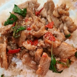 ข้าวกระเพราหมูชิ้น