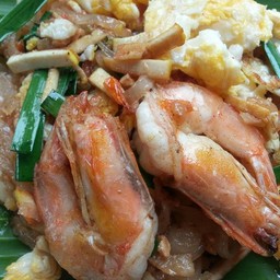 ผัดไทยวุ้นเส้นกุ้งห่อไข่