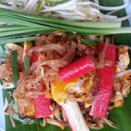 ผัดไทยปูอัดห่อไข่