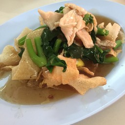 ราดหน้าเส้นใหญ่ทอดกรอบ