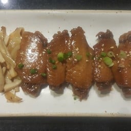 Chicken wing with sauce