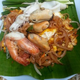 ผัดไทยวุ้นเส้นทะเลห่อไข่