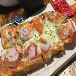 ปังพิซซ่าปูอัดซอสซิจ