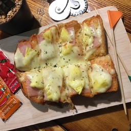 ปังพิซซ่าฮาวายเอี้ยน