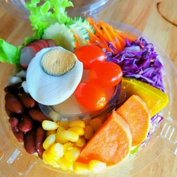 สลัดผักธัญพืชตามฤดูกาล+ไข่ต้มพร้อมนำ้สลัดครีม