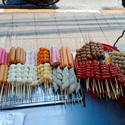 ปลาปิ้งลูกชิ้นย่าง