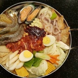 Seafood teokbokki (for 2 person)