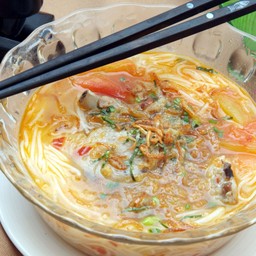 ขนมจีนน้ำใสกระดูกอ่อน