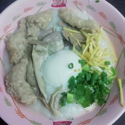โจ๊กหมูทุกอย่างไส่ไข่