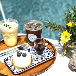 little sea cafe ชะอำ