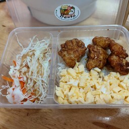 ข้าวไก่ทอดซอสกระเทียมแบบเกาหลี