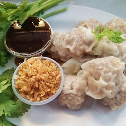 บิวบะหมี่เกี๊ยวหมูแดงหมูกรอบปากซอย52