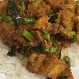 ผัดพริกแกงใต้ราดข้าว