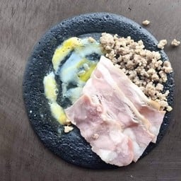 โตเกียวชาร์โคล ไข่+เบคอน+หมูสับ