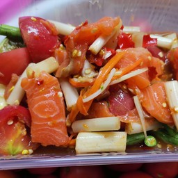 ตำไหลบัวแชลม่อนปลาร้า      ไท