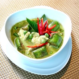 แกงเขียวหวานไก่ใส่มะเขือยาว