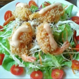 สลัดกุ้งทอด