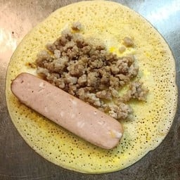 โตเกียว ไข่+ไส้กรอกชีส+หมูสับ