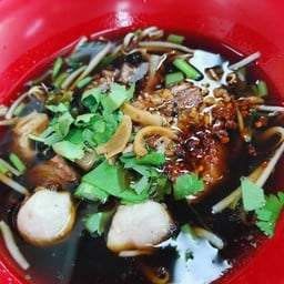 ก๋วยเตี๋ยวหมูตุ๋นรสเด็ด