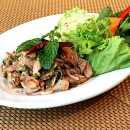 ยำหมูย่างน้ำตก