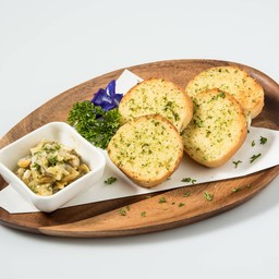 หอยลายอบ ขนมปังกระเทียม