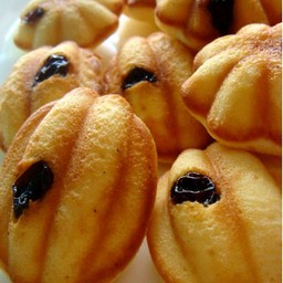 ขนมไข่โบราณ (ใส่ลูกเกด) 13 ชิ้น