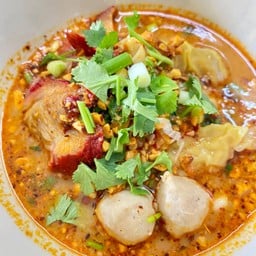 เกี๊ยวหมู+หมูแเดง+หมูสับ ต้มยำน้ำข้น