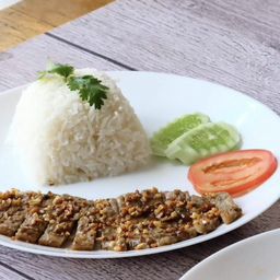 ลดพิเศษ ข้าวหมูทอดพริกไทยดำ + เฟรนซ์ฟรายปาปริก้า + น้ำอัญชันใบเตย ราคาเพียง 159 บาท จากปกติ 227 บาท