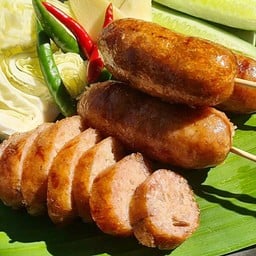 ไส้กรอกอีสานหมูวุ้นเส้น 10 ชิ้น + ผักเครื่องเคียง