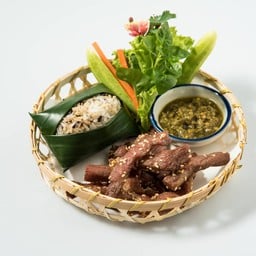 หมูแดดเดียว น้ำพริกหนุ่ม ข้าวเหนียวสองสี