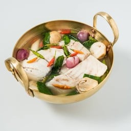 ต้มยำปลากะพงน้ำใสใบกะเพราพริกขี้หนูตำ